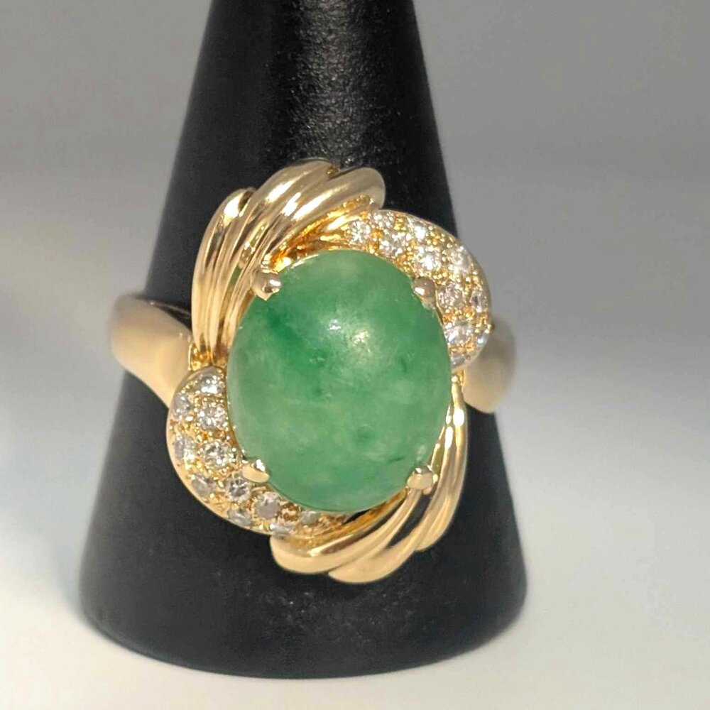 Elegant 18K  Gold Jade Diamond Ring Size 9.25